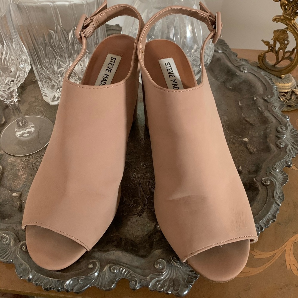 STEVE MADDEN BOOTIES!!